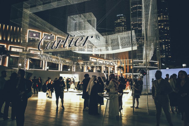 Cartier Unveils the Iconic Santos in Stunning Dubai Fountain Exhibition
