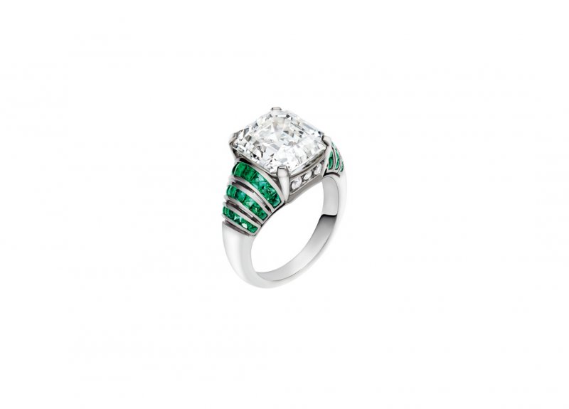 <strong>Bvlgari</strong>, Cinemagia high jewelry collection, Diamonds Dreams ring<br />
 