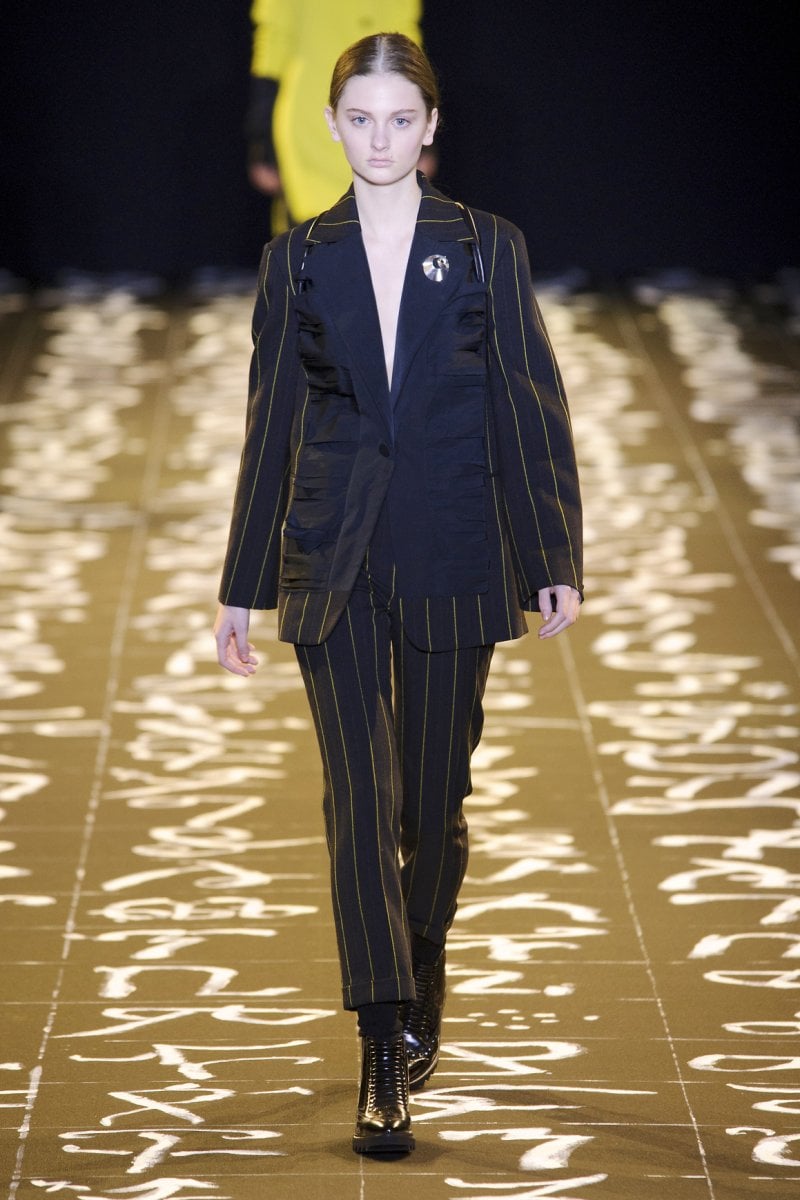 <strong>أحذية رياضيّة</strong><br />
دولتشي أند غابانا<br />
<em>من موقع</em> <em>Melijoe.com</em><br />
&nbsp;<br />
&nbsp;