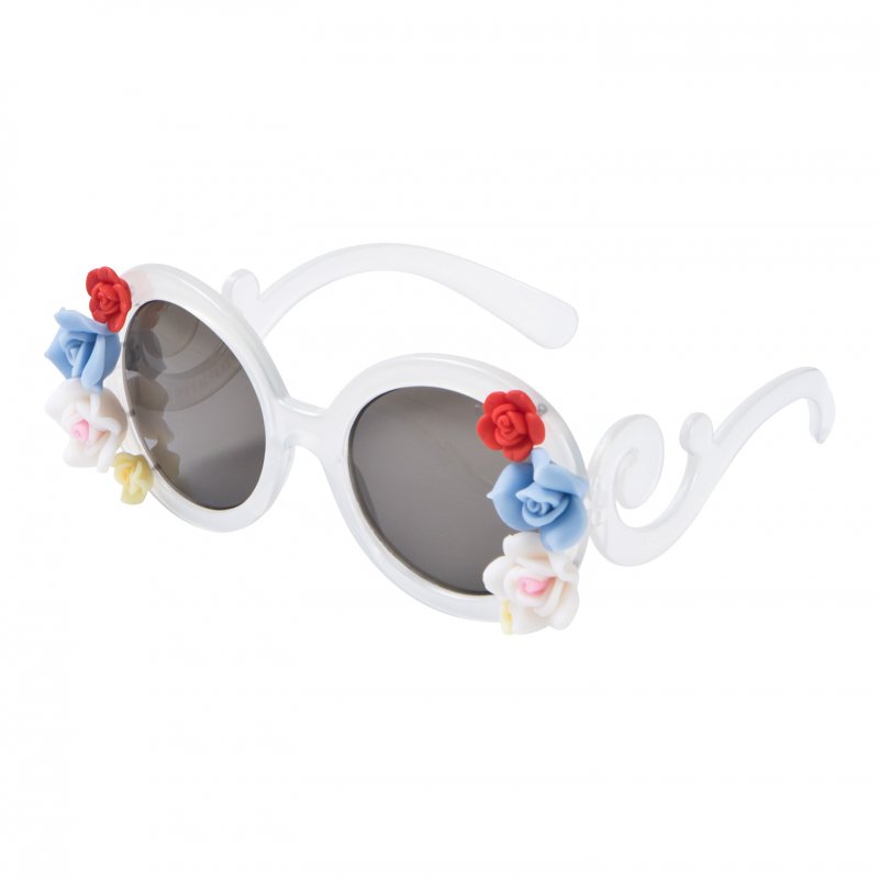 Monnalisa sunglasses<br /> <em>Via Alexandalexa.com</em><br />
&nbsp;