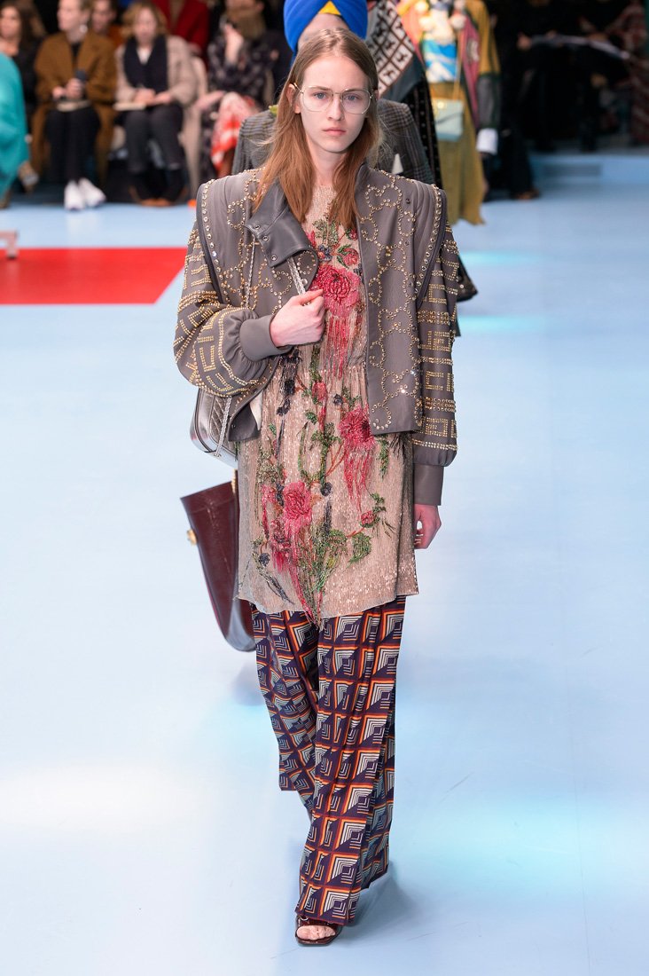 <strong>-نايومي كامبل </strong>تبدو رائعة الجمال في إطلالة من<strong> فالنتينو</strong><br />
&nbsp;