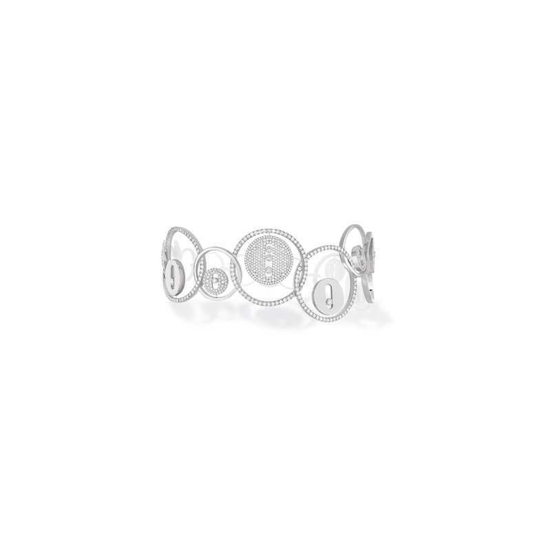 <strong>Moving Diamonds</strong><br />
Messika Paris, Lucky Move bracelet<br />
 