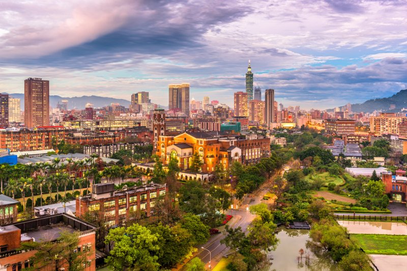 <p><strong>Taipei, Taiwan</strong></p> <p>This place, in which the temperature ranges from 27oC to 22oC in October, brings together the traditional feel of temples and the urban feel of skyscrapers. As the rain stops towards the end of October and the skies clear, you can certainly enjoy a visit to this Taiwanese gem and indulge in its cityscapes.</p> <p><em>Article Written by Mirella Haddad</em></p>