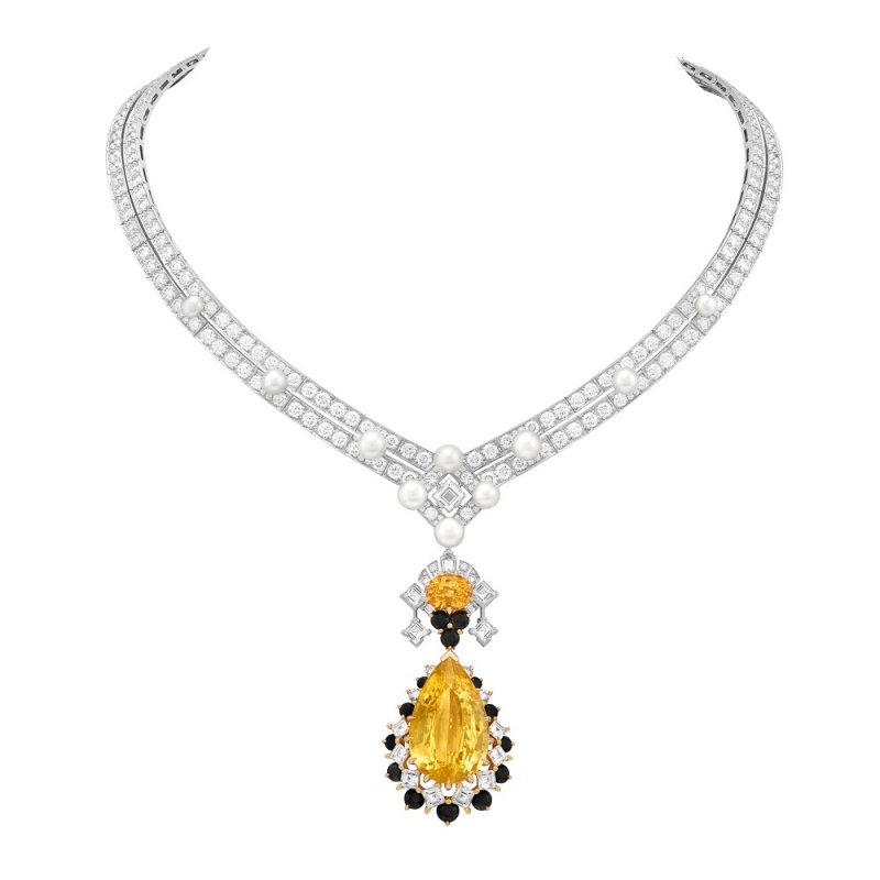 <strong>Van Cleef & Arpels</strong>, Romeo & Juliet high jewelry collection, Eleonore necklace set with 2 yellow sapphires<br />
 