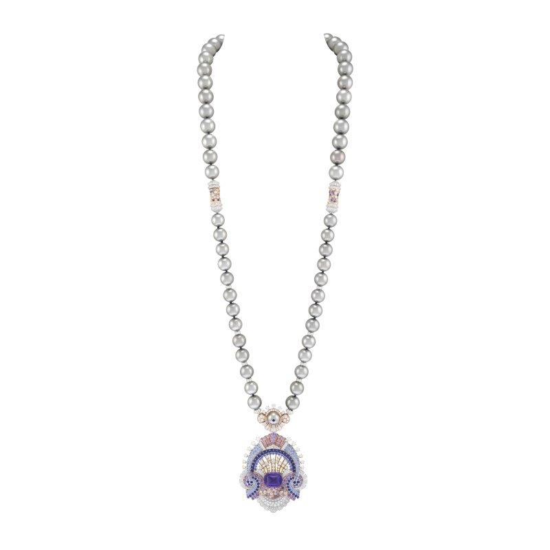 <strong>Van Cleef & Arpels</strong>, Quatre Contes de Grimm high jewelry collection, Clair de Lune long necklace<br />