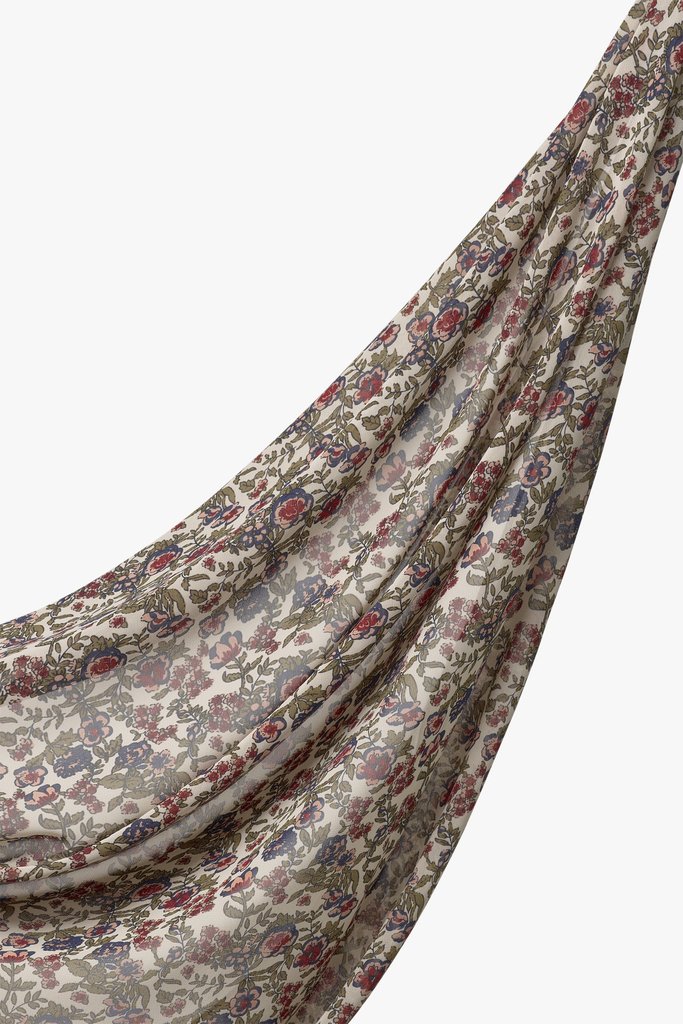 Haute Hijab<br /> <em>Via Hautehijab.com</em><br />
&nbsp;