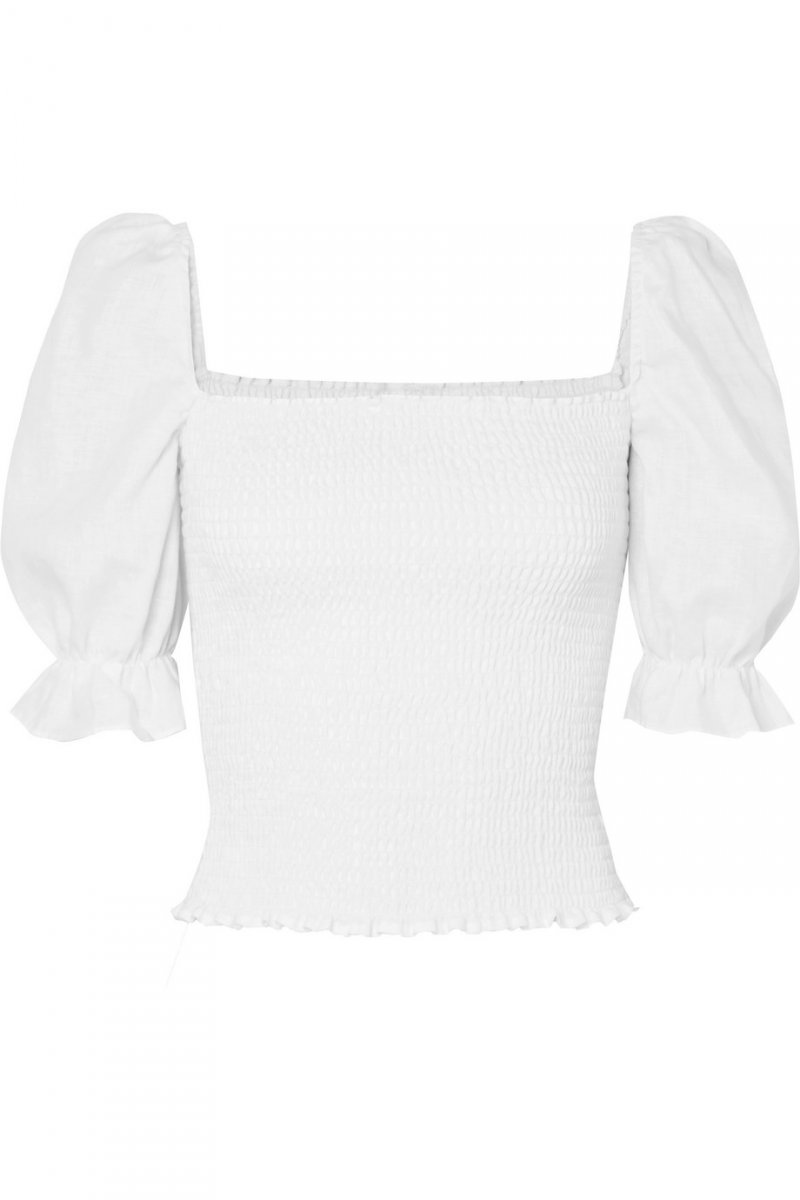 <strong>زيندايا</strong>&nbsp;مرتدية مجوهرات راقية من&nbsp;<strong>بولغري</strong>&nbsp;وفستان من&nbsp;<strong>فالنتينو</strong><br /> <em>صورة من&nbsp;</em><em><span dir=LTR>Getty Images</span></em><br />
&nbsp;