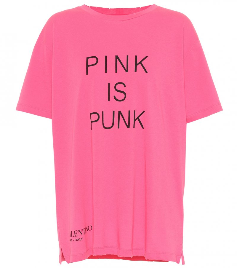 <strong>الإطلالة الخامسة </strong><br />
فستان من ماكس مارا<br />
أقراط من جينيفير بيهر<br />
<em>من موقع</em> <em><span dir=LTR>Shopbop.com</span></em><br />
أقراط من علامة <span dir=LTR>Akillis</span><br />
حقيبة من جيمي تشو<br />
<span dir=RTL>حذاء عالي الكعب من جيمي تشو</span>