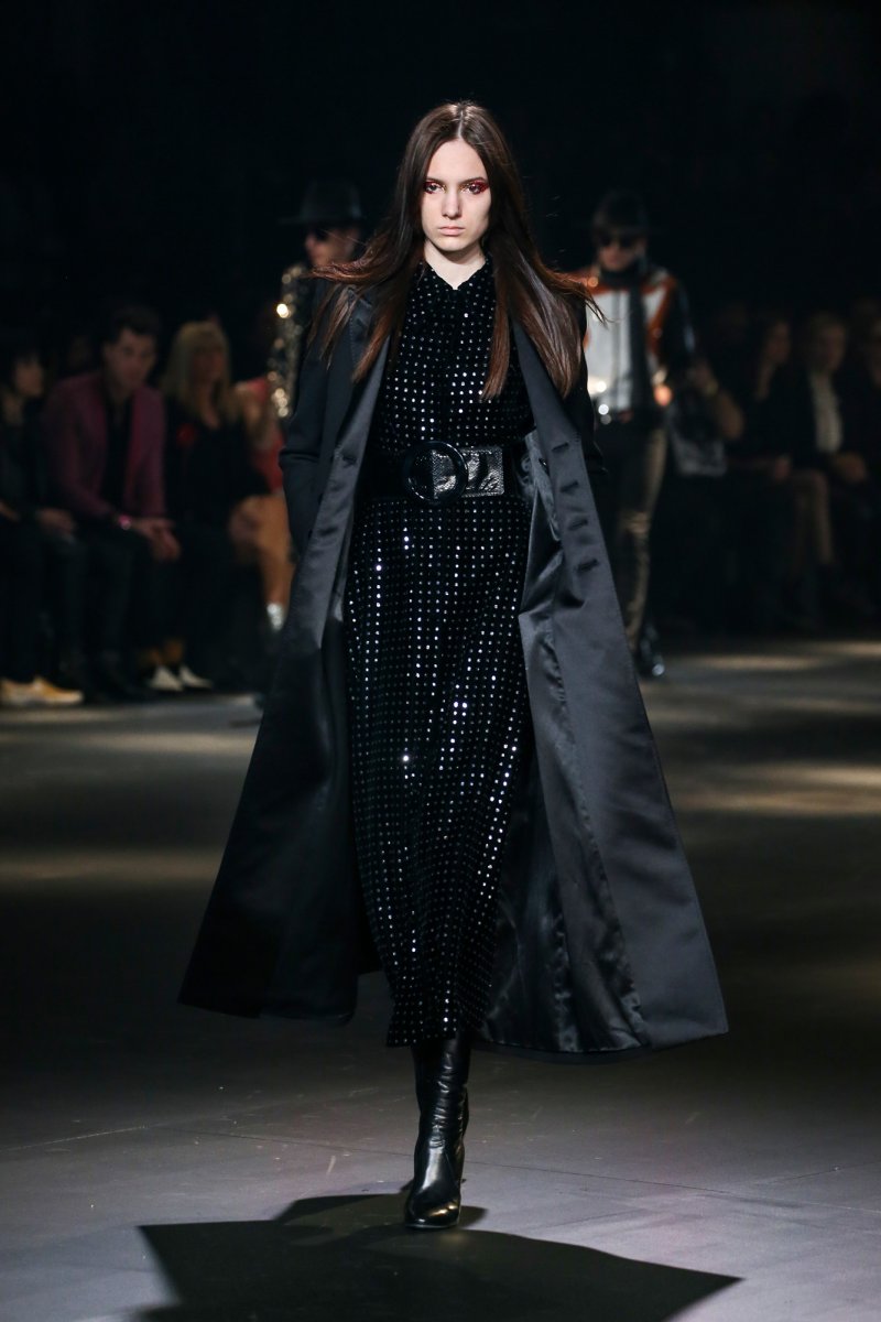 خاتم Coco Crush المصنوع من الذّهب الأصفر المرصّع بالماس في جزئه الأماميّ<br />
&nbsp;