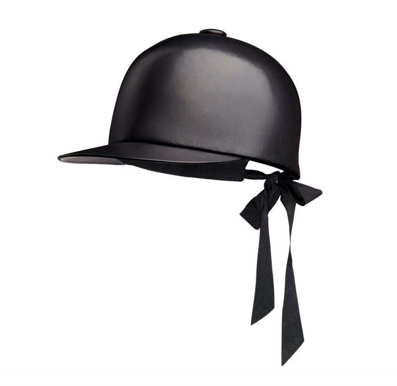 تنورة من كلوي<br />
<em>من موقع&nbsp;</em><em><span dir=LTR>Matches Fashion</span></em><br />
&nbsp;