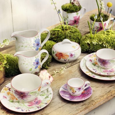 Give Your Table a Summery Makeover
