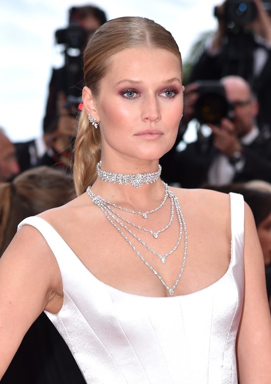 <strong>Toni Garrn</strong> shines in <strong>Messika</strong> jewelry<br />
 