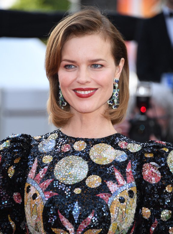 <strong>Eva Herzigova</strong> looks stunning in <strong>Chopard</strong> jewels<br />
 