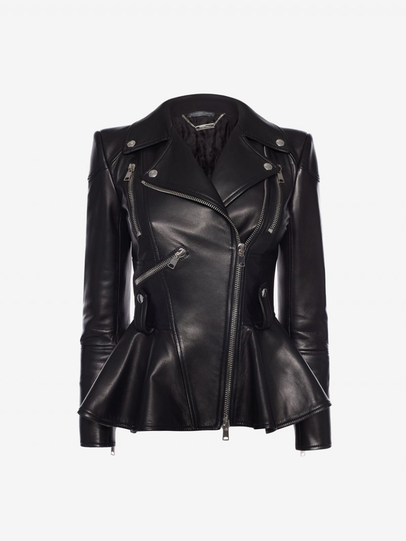 كارولينا هيريرا<br />
<em>من موقع مودا أوبيراندي</em><br />
&nbsp;