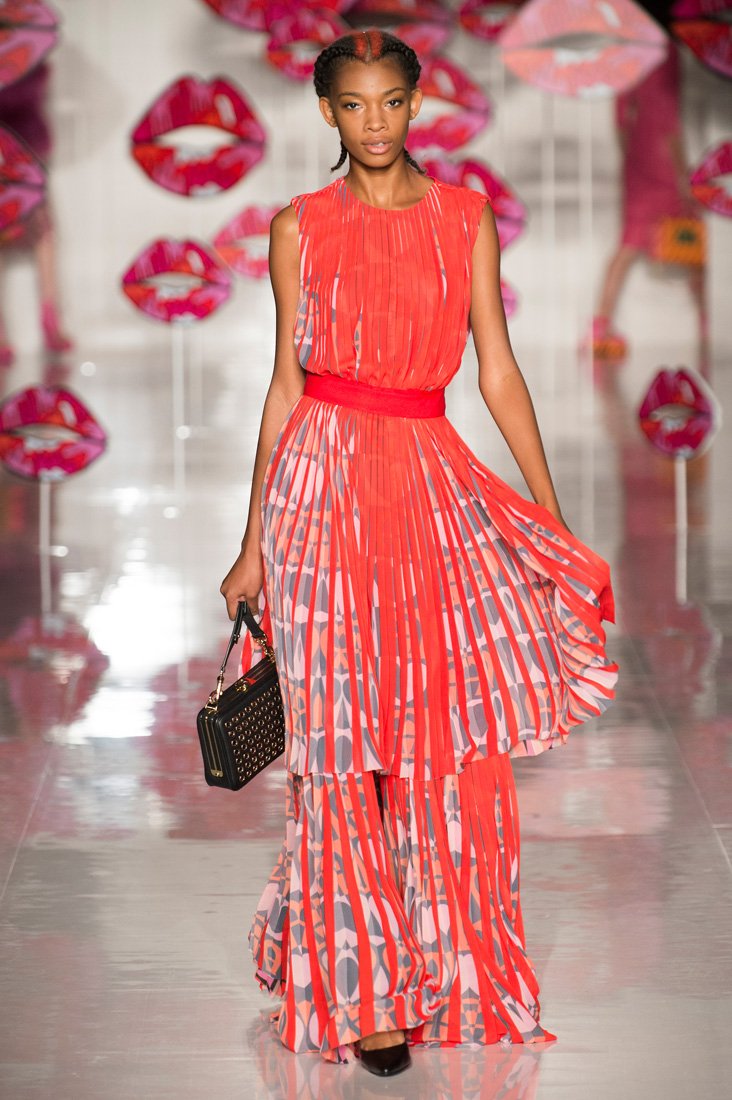 أقراط <span dir=LTR>Magical Setting</span> الرّاقية<br />
جمعت الدّار هذه السّنة عالم المجوهرات الرّاقية مع تقنيّة ترصيع جعلتها أروع ممّا توقّعناه. فلا مهرب من الإنبهار ببريق الماس المدهش على تصاميم مجموعة <strong><span dir=LTR>Magical Setting</span></strong>.