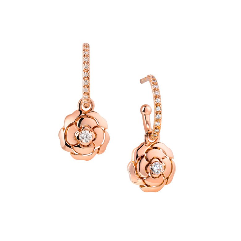 <strong>CHANEL</strong>, Extrait de Camelia earrings<br />
 