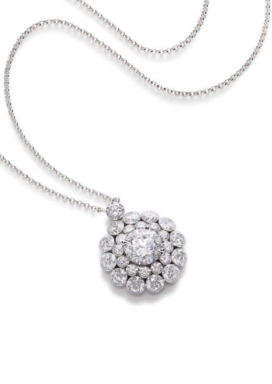 <strong>Chopard</strong>, Magical Setting high jewelry collection pendant<br />
 