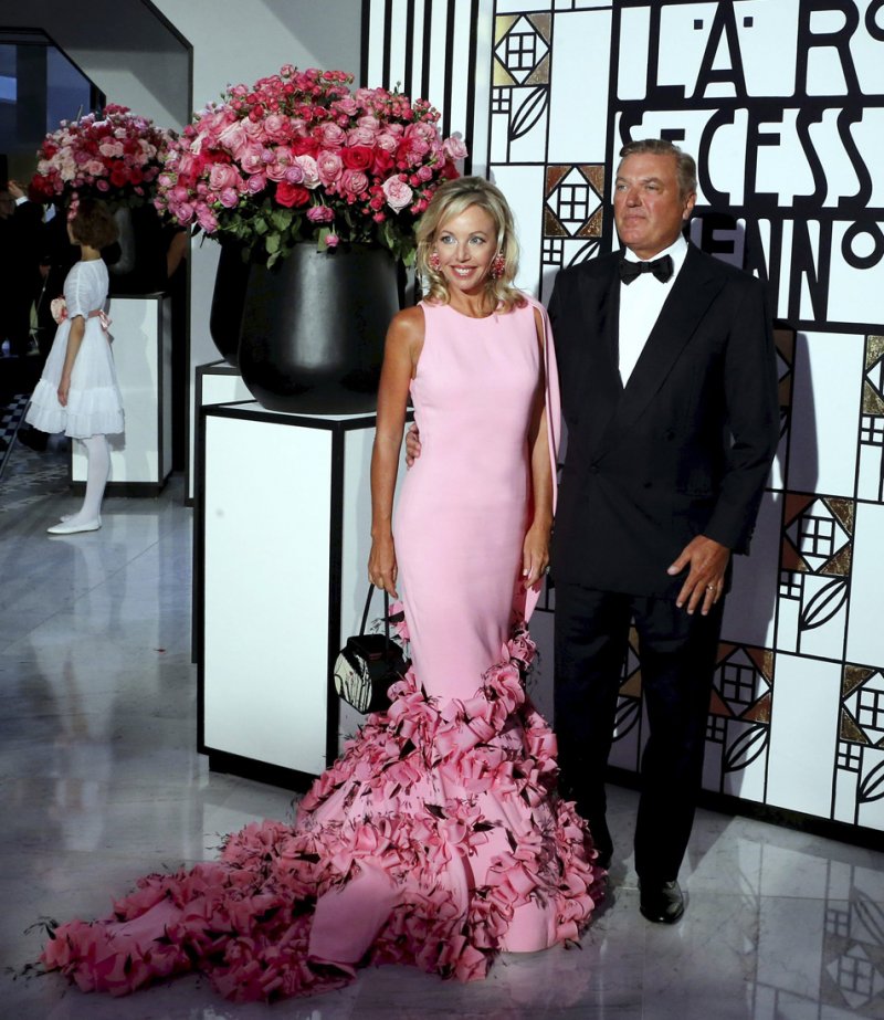 <strong>نظّارة شمسيّة </strong><br />
ديور<br />
&nbsp;<br />
&nbsp;