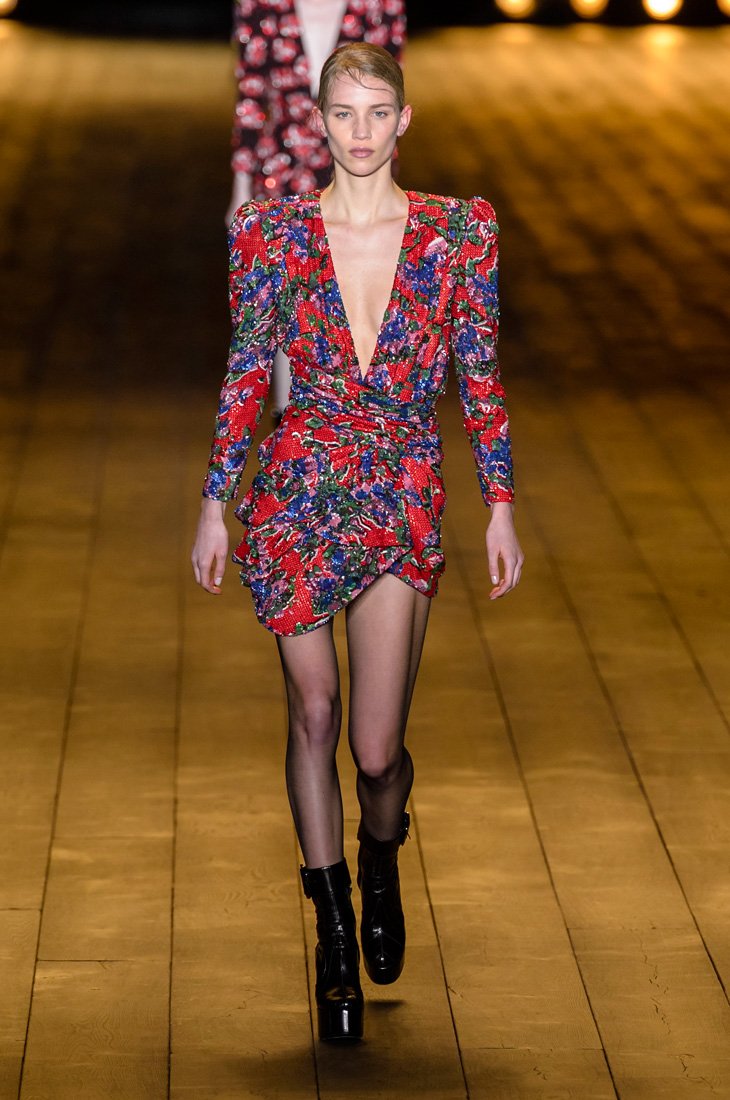 <strong>-برونا ماركيزين </strong>في إطلالة من<strong> إنجي باريس</strong><br />
&nbsp;