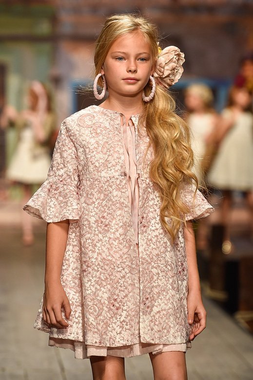 صينيّة من&nbsp;<strong>إيترو</strong><br />
&nbsp;