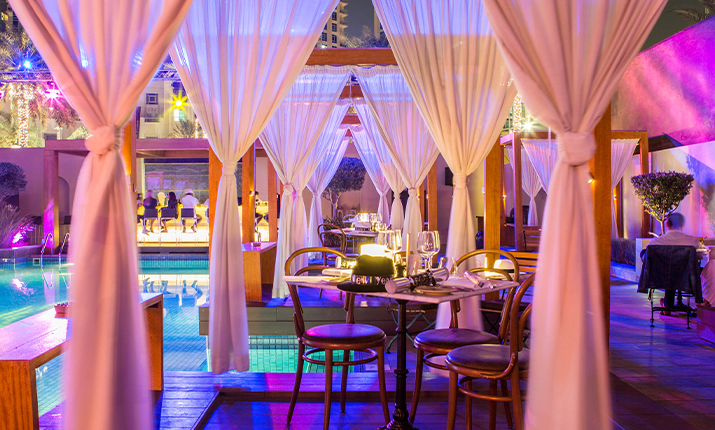Last on our list is <strong>Vida Downtown</strong>, where a delicious selection of home-made bread, artisan cheese bar, cold buffet, salads, platters and fresh seafood are to end your 2020 on a delicious note. Need we say more?
