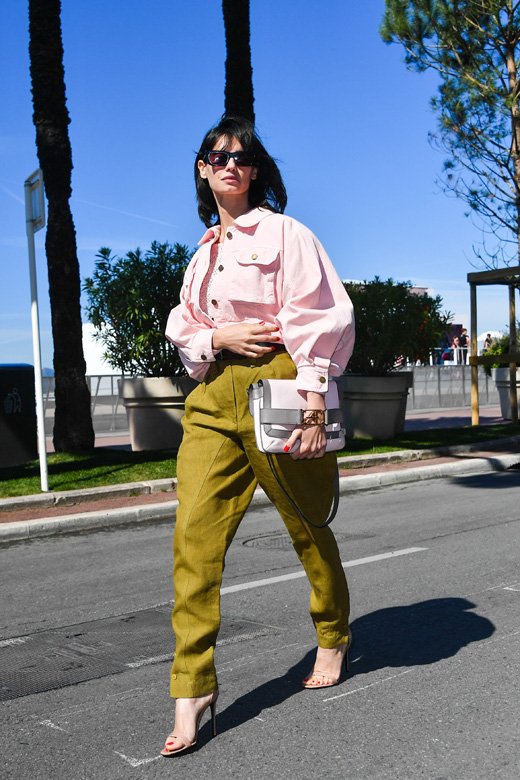 لا تكتمل السنة أبدًا من دون إبداع من المجوهرات الراقية فتأتي ساعة <strong><span dir=LTR>Big Bang Integral Tourbillon High Jewellery</span></strong> لتعرّفنا أكثر إلى هويّة هوبلو وفرادتها. يشكّل توربيون المعايرة الأوتوماتيكيّ المصمّم والمصنوع بالكامل في الدار، وحبّات الألماس ذات قصّة الباغيت، المزيج المثاليّ بين الإبداع والخبرة والرقيّ في الساعة هذه.