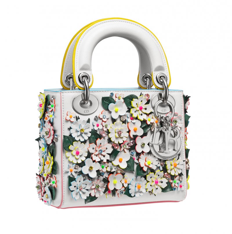 توبّ من فندي<br />
<em>من موقع</em> <em>Net-A-Porter</em><br />
&nbsp;