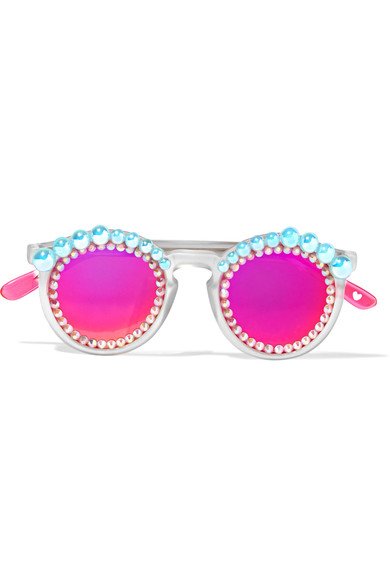 عصابة رأس من ميو ميو<br />
<em>من موقع </em><em>Mytheresa.com</em><br />
&nbsp;
