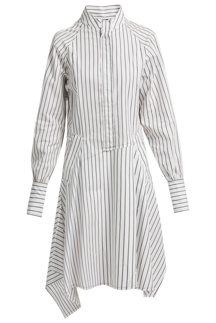 <strong>مكياج بريانكا شوبرا في حفلة </strong><strong><span dir=LTR>Met Gala 2019</span></strong><strong> من علامة</strong> <strong><span dir=LTR>Marc Jacobs Beauty</span></strong>
<ul>
	<li>وحّدي لون بشرتك باستخدام مستحضر <strong><span dir=LTR>Accomplice Concealer &amp; Touch Up Stick</span></strong> بلون <em><span dir=LTR>36 Medium</span></em> من علامة <span dir=LTR>Marc Jacobs Beauty</span> واستخدمي اللّون الأفتح من هذا المستحضر أيّ <em><span dir=LTR>10 Fair</span></em> لتظهير ملامح الحاجبين وإحداث تباين.</li>
	<li>إحصلي على مكياج خالٍ من اللّماعيّة باستخدام مستحضر<strong><span dir=LTR>Accomplice Instant Blurring Beauty Powder</span></strong> بلون <em><span dir=LTR>54 Muse</span></em>.</li>
	<li>طبّقي مستحضر <strong><span dir=LTR>Air Blush Soft Glow Duo</span></strong> بلون <em><span dir=LTR>Lush &amp; Libido 500</span></em> &nbsp;من علامة&nbsp; <span dir=LTR>Marc Jacobs Beauty</span> على خدّيك.</li>
	<li>إحصلي على إطلالة عينين دراماتيكيّتين بإستخدام مستحضر<strong><span dir=LTR>Fineliner Ultra-Skinny Gel Crayon Eyeliner</span></strong> بلون <em><span dir=LTR>&nbsp;Fine (wine)</span></em>من علامة <span dir=LTR>Marc Jacobs Beauty</span> ومستحضر<strong><span dir=LTR>Eye-Conic Multi-Finish Eyeshadow Palette</span></strong> &nbsp;بلون <em><span dir=LTR>Scandalust</span></em>.</li>
	<li>للحصول على اللّون الزّهريّ الزّاهي في نصف العين، إستخدمي مستحضر <strong><span dir=LTR>Highliner</span></strong> <strong><span dir=LTR>Matte Gel Eye Crayon Eyeliner</span></strong> &nbsp;بلون <em><span dir=LTR>(Pop)ular</span></em> من علامة <span dir=LTR>Marc Jacobs Beauty</span> يليه مستحضر <strong><span dir=LTR>Eye-Conic Multi-Finish Eyeshadow Palette</span></strong> بلون <em><span dir=LTR>Provocouture</span></em>.</li>
	<li>فتّحي لون زاوية العين الدّاخليّة من خلال إستخدام مستحضر <strong><span dir=LTR>Highliner Gel Eye</span></strong> <strong><span dir=LTR>Crayon Eyeliner</span></strong>&nbsp; بلون <em><span dir=LTR>(N)ice</span></em> من علامة <span dir=LTR>Marc Jacobs Beauty</span>.</li>
	<li>طبّقي مستحضر <strong><span dir=LTR>Fineliner Ultra-Skinny Gel Crayon Eyeliner</span></strong> بلون <em><span dir=LTR>Big Eyes</span></em> من علامة <span dir=LTR>Marc Jacobs Beauty</span> على خطّ الماء في عينيك.</li>
	<li>أنهي إطلالة العين بتطبيق مستحضر <strong><span dir=LTR>Velvet Primer Epic Lash Primer</span></strong> من علامة <span dir=LTR>Marc Jacobs Beauty</span> على الرّموش السّفليّة ومستحضر<strong><span dir=LTR>Velvet Noir Major Volume Mascara</span></strong> من علامة <span dir=LTR>Marc Jacobs Beauty</span> على الرّموش العلويّة.</li>
	<li>حدّدي شفتيك بإستخدام <strong><span dir=LTR>Beauty Poutliner Longwear Lip Pencil</span></strong> بلون <em><span dir=LTR>Currant Mood 308</span></em> &nbsp;من علامة <span dir=LTR>Marc Jacobs Beauty</span> ثمّ لوّنيهما بإستخدام مستحضر <strong><span dir=LTR>Le Marc Lip Cr&egrave;me Lipstick</span></strong> بلون <em><span dir=LTR>Boy Gorgeous 222</span></em>.</li>
</ul>
