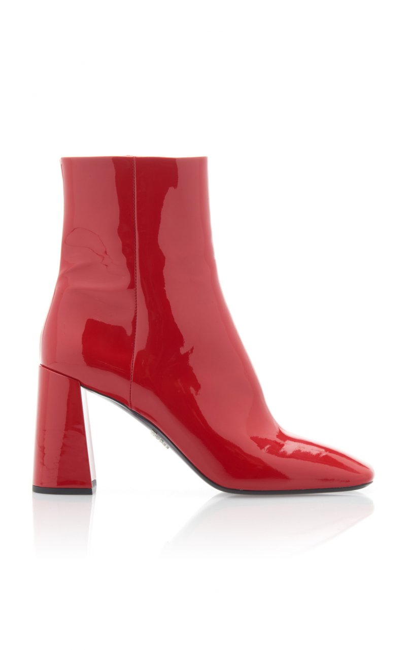 Prada<br /> <em>Via Moda Operandi</em><br />
&nbsp;