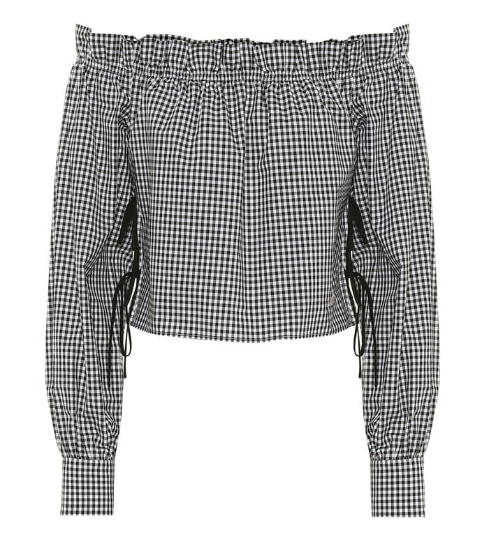 <strong>لورا باوزيني&nbsp;</strong>مرتدية مجوهرات راقية من&nbsp;<strong>بولغري</strong>&nbsp;وفستان من&nbsp;<strong>فالنتينو</strong><br /> <em>صورة من&nbsp;</em><em><span dir=LTR>Getty Images</span></em><br />
&nbsp;