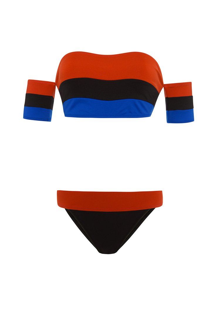 <strong>-صونيا بن عمّار</strong> تبدو رائعة الجمال في إطلالة من <strong>فيلوسوفي دي لوررينزو سيرافيني</strong><br />
&nbsp;