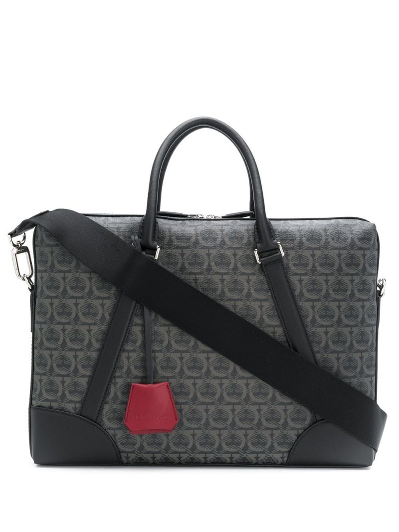 Salvatore Ferragamo<br /> <em>Via Farfetch</em><br />