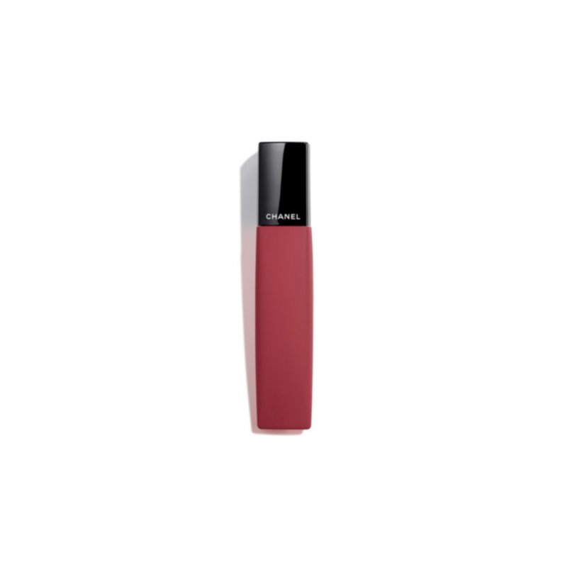<strong>الإطلالة المدخّنة الكلاسيكيّة</strong><br /> <em>صورة من </em><em><span dir=LTR>Instagram.com/makeupforevermea</span></em><br />
كلاسيكيّة، ولكنّها مثاليّة، لا يمكن للإطلالة المدخّنة هذه أن تخيّب ظنّك على الإطلاق... أبدًا! وعند إرفاقها بطريقة مثاليّة مع إطلالة شفاه بيج وشعر مُملّس نحو الخلف، يمكنك النجاح بها مهما أردت أن ترتدي من ملابس.
