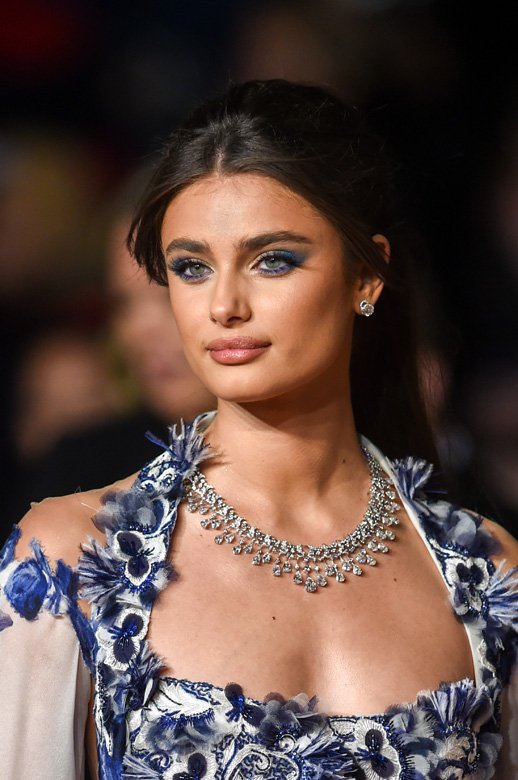 <strong>Taylor Hill</strong> in <strong>Chaumet</strong> high jewelry<br />
 