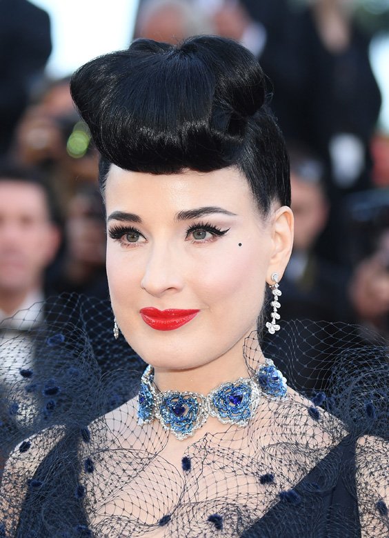 <strong>Dita Von Teese</strong> in <strong>Chopard</strong><br />
 