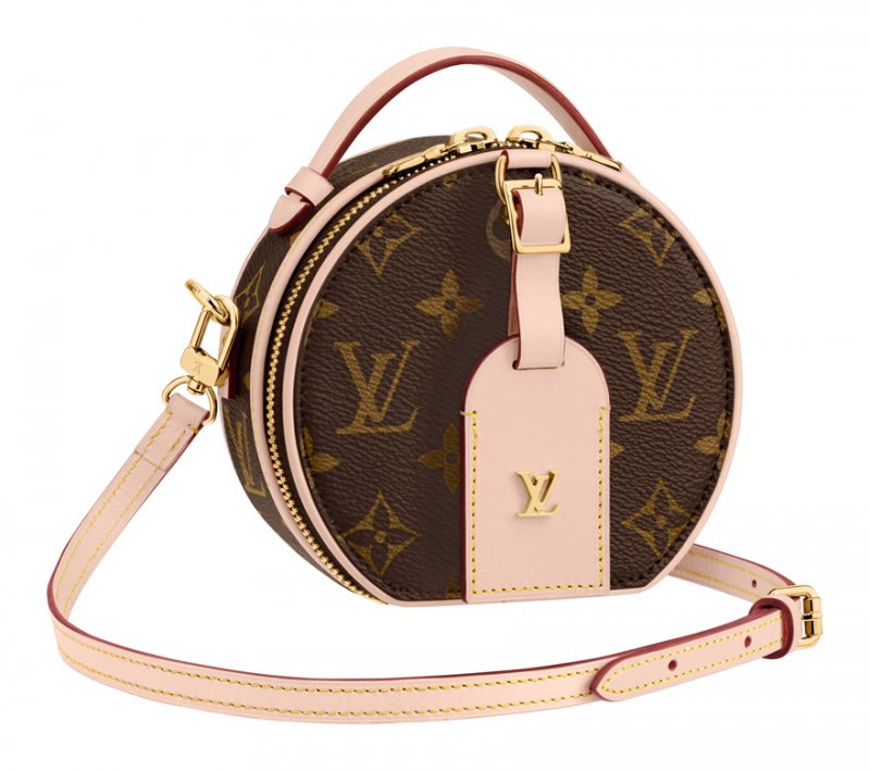 <strong>Cross Body Bag</strong><br />
Louis Vuitton