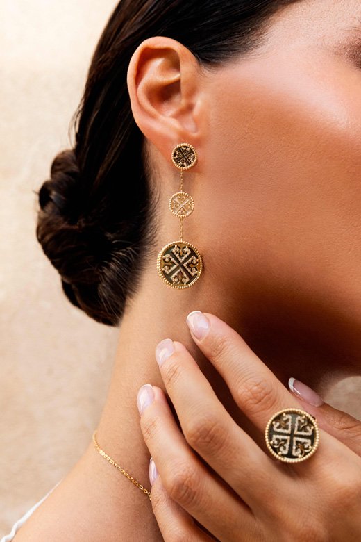 It’s with the exclusive Lace collection that <strong>Damas</strong> celebrated Ramadan, adding an unbeatable touch of elegance to the festivities and honoring the region through its pieces.