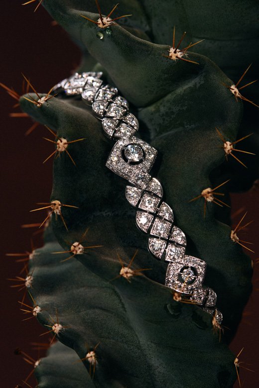 <strong>CHANEL Fine Jewelry</strong>, "Signature Ultime" bracelet in 18K white gold set with a 1-carat brilliant-cut diamond and brilliant-cut diamonds