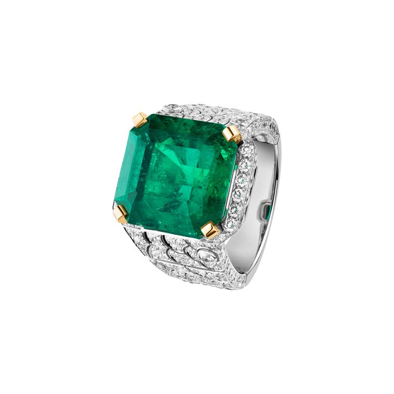 <strong>CHANEL</strong>, Coromandel high jewelry collection, Evocation Florale ring<br />
 