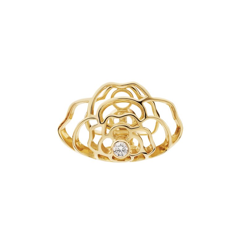 <strong>CHANEL</strong> Pétales de Camélia earring<br />
 