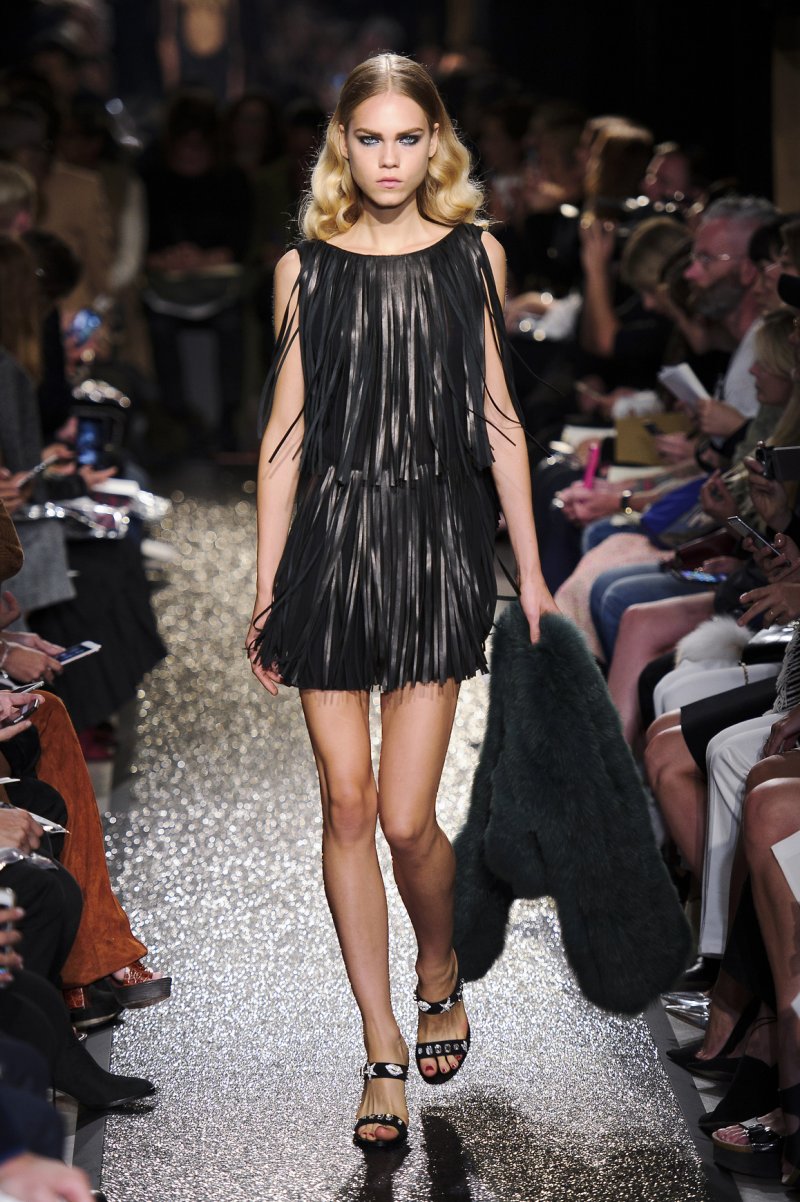 علامة Off-White<br />
<em>من موقع</em> <em>Net-A-Porter </em><br />
&nbsp;