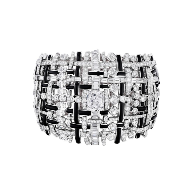 <strong>CHANEL</strong> Tweed de CHANEL high jewelry collection, Tweed Graphique bracelet<br />
 