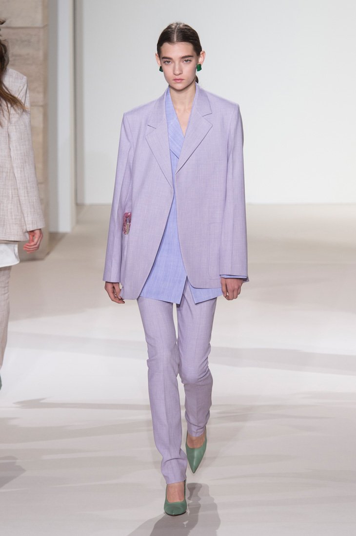 عقد <span dir=LTR>&nbsp;Red Carpet</span>الرّاقي<br />
إختارت شوبارد الإحتفال بالحبّ في العام 2019 من خلال إبداعاتها الرّاقية الجديدة من مجموعة &nbsp;<strong><span dir=LTR>Red Carpet</span></strong> التي ستضيف بريقاً إلى إطلالات النّجمات اللّواتي سيظهرن على السّجادّة الحمراء في خلال مهرجان كان السّينمائيّ الدّوليّ.