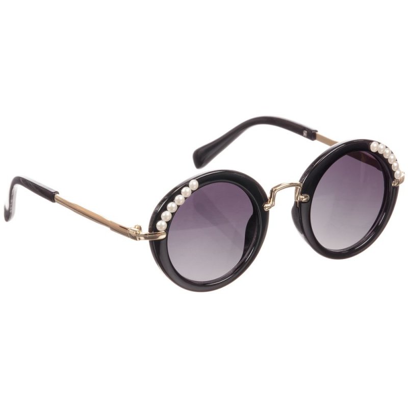 Bari Lynn<br /> <em>Via Children&rsquo;s Salon</em><br />
&nbsp;