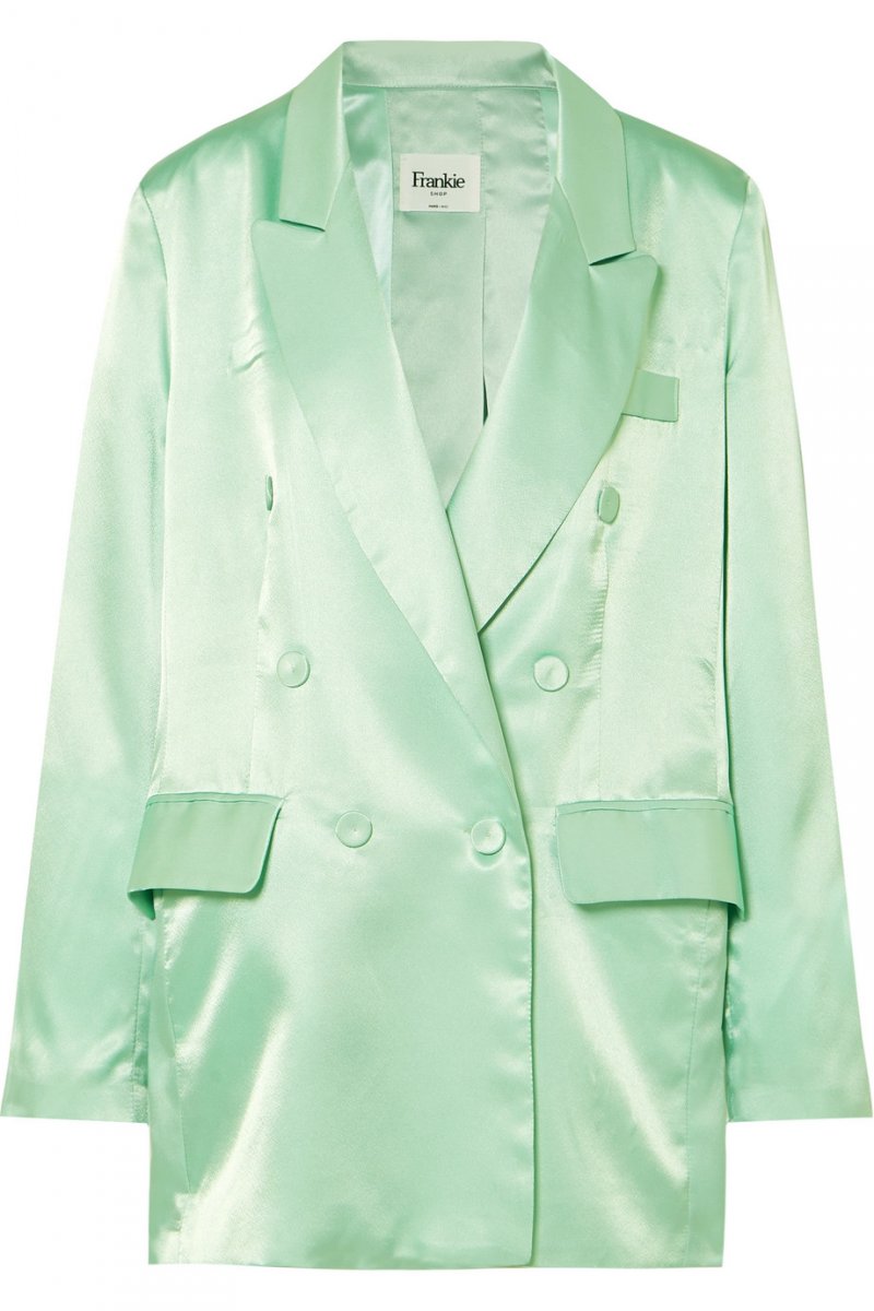 <strong>إطلالة طبيعيّة خالية من الشوائب</strong><br />
مجموعة خريف وشتاء 2021-2022 من إليزابيتا فرانكي<br />
&nbsp;