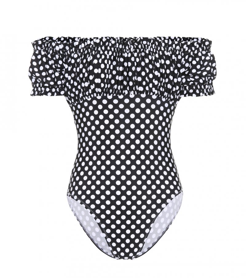 <strong>-ناتاشا بولي</strong> في إطلالة من <strong>أتيلييه فرساتشي</strong><br />
&nbsp;