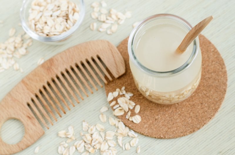 After washing your hair, the latter needs a boost of hydration which is usually provided by a conditioner. And here’s a way to prepare a natural one. Soak a quarter of a cup of oatmeal in 250mls of warm water and when it dissolves, pour it onto your hair while making sure to cover every strand, including your scalp. Wrap your hair in a towel for 3 or 4 minutes then rinse thoroughly. Now your hair is silky to perfection!