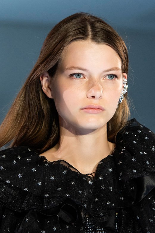 <strong>Charmingly Luminous </strong><br />
Azzaro Couture Fall/Winter 2019-2020