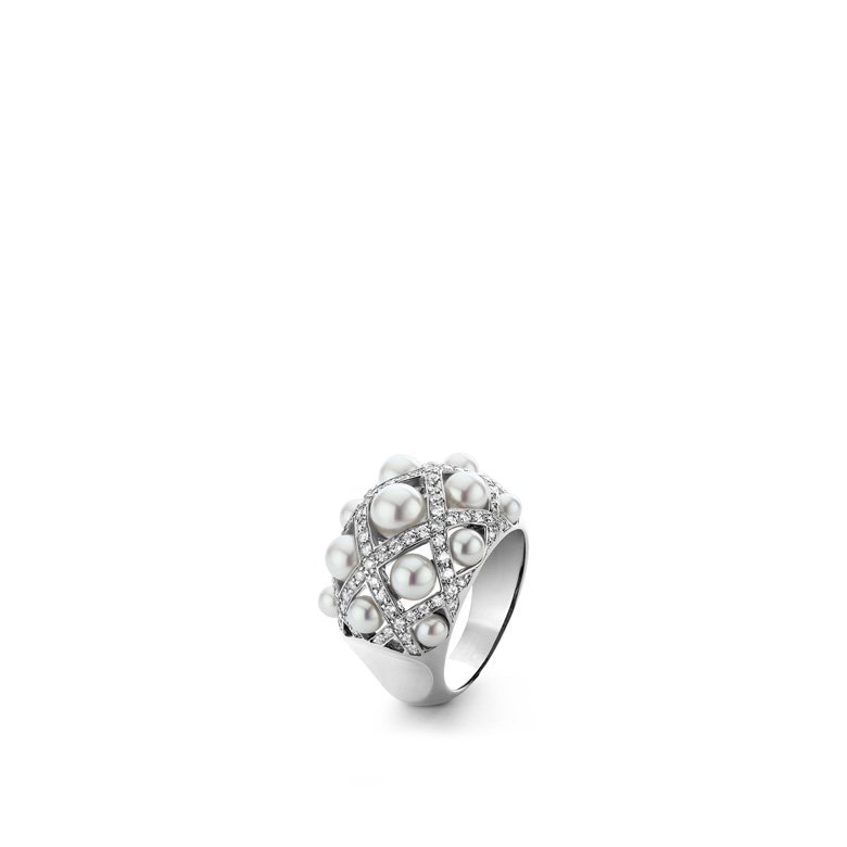<strong>CHANEL</strong> Baroque ring<br />
 